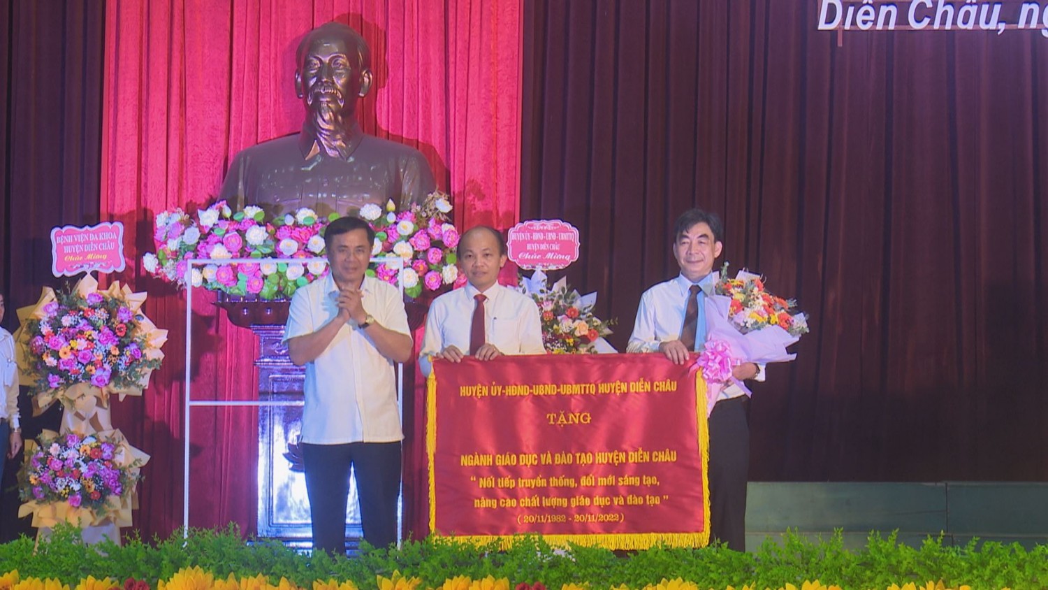 Diễn Châu kỷ niệm 40 năm ngày Nhà giáo Việt Nam